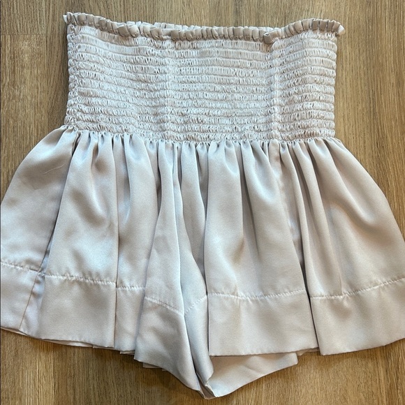 Chic High-Waist Light Grey/Silver Women's Shorts - Picture 1 of 7